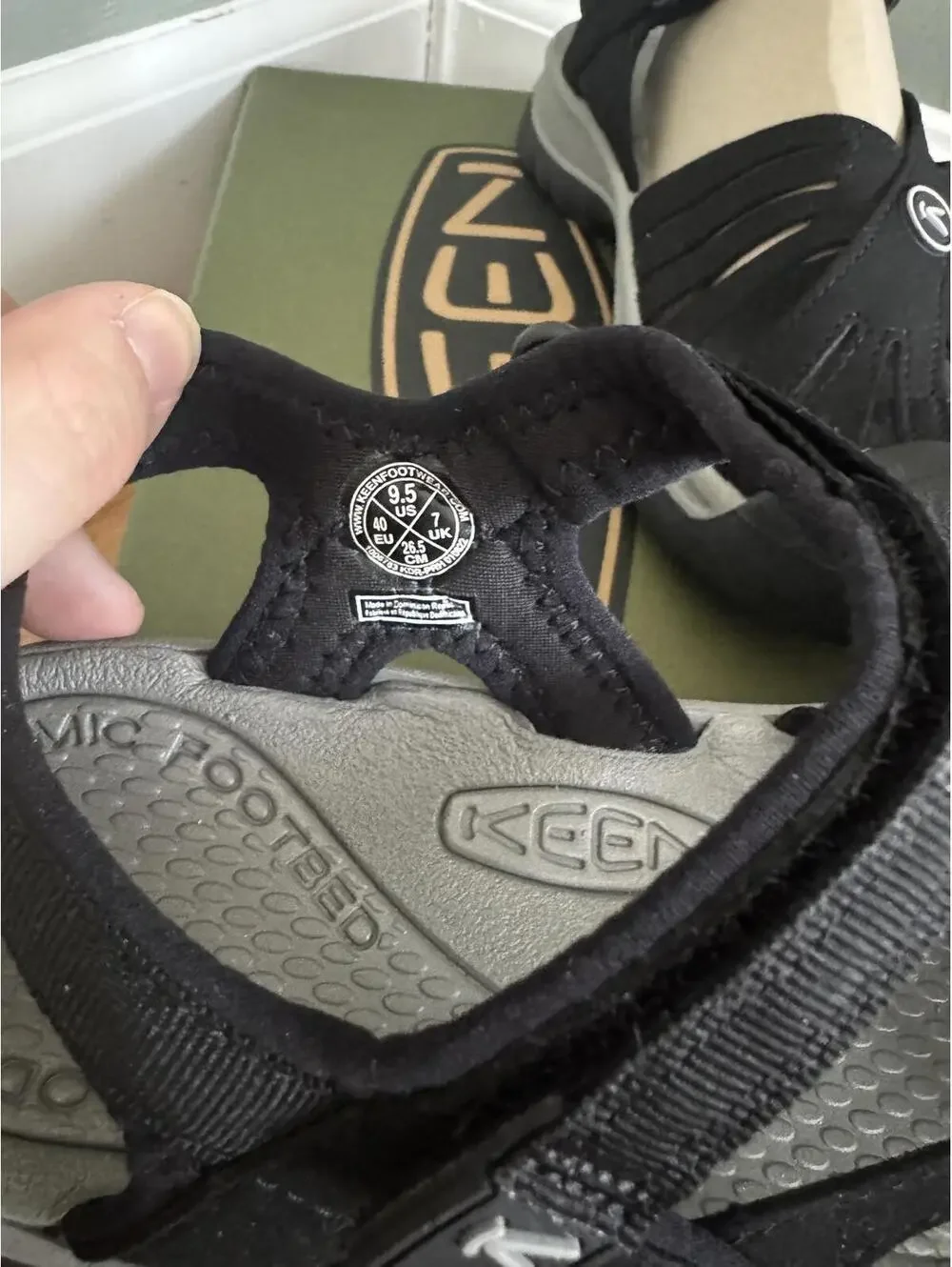 Women's Keen Rose Sandal Closed Toe Hiking Sandals Black/Neutral Grey Sz 9.5 NIB - Picture 8 of 9
